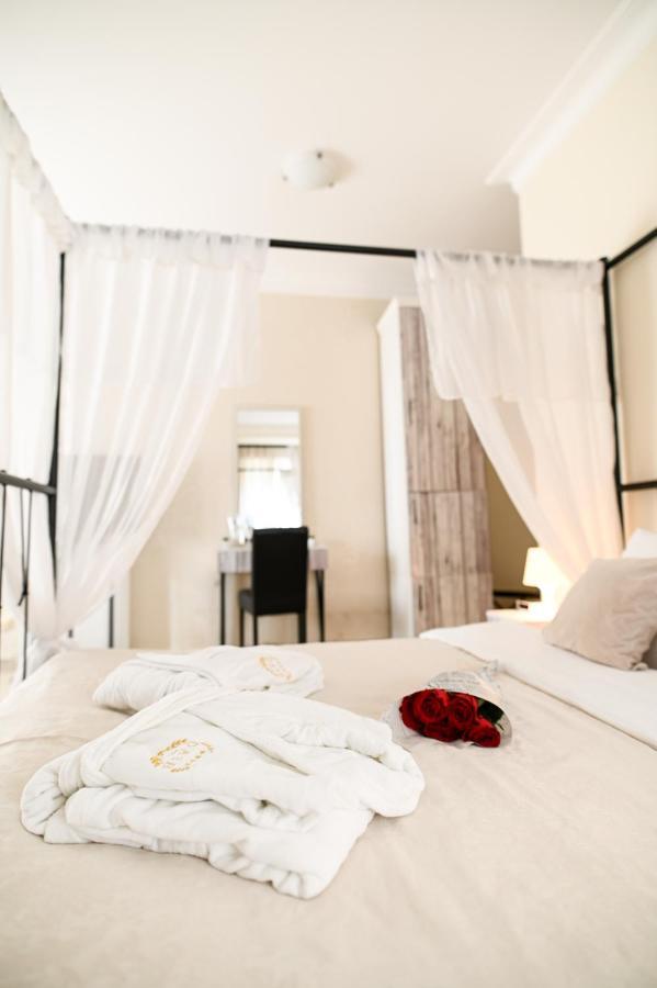 Garni Hotel Dash ノヴィ・サド エクステリア 写真
