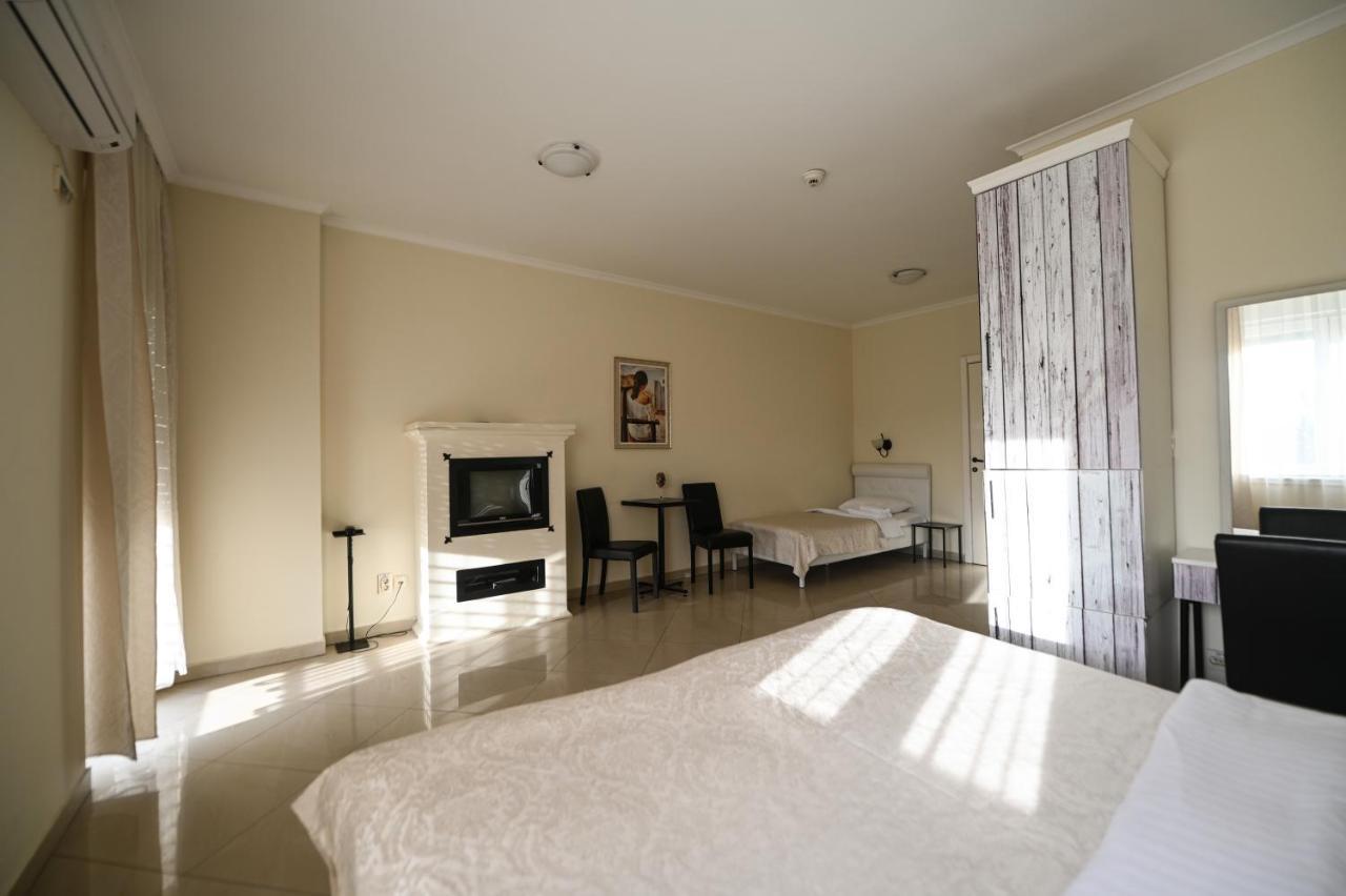 Garni Hotel Dash ノヴィ・サド エクステリア 写真