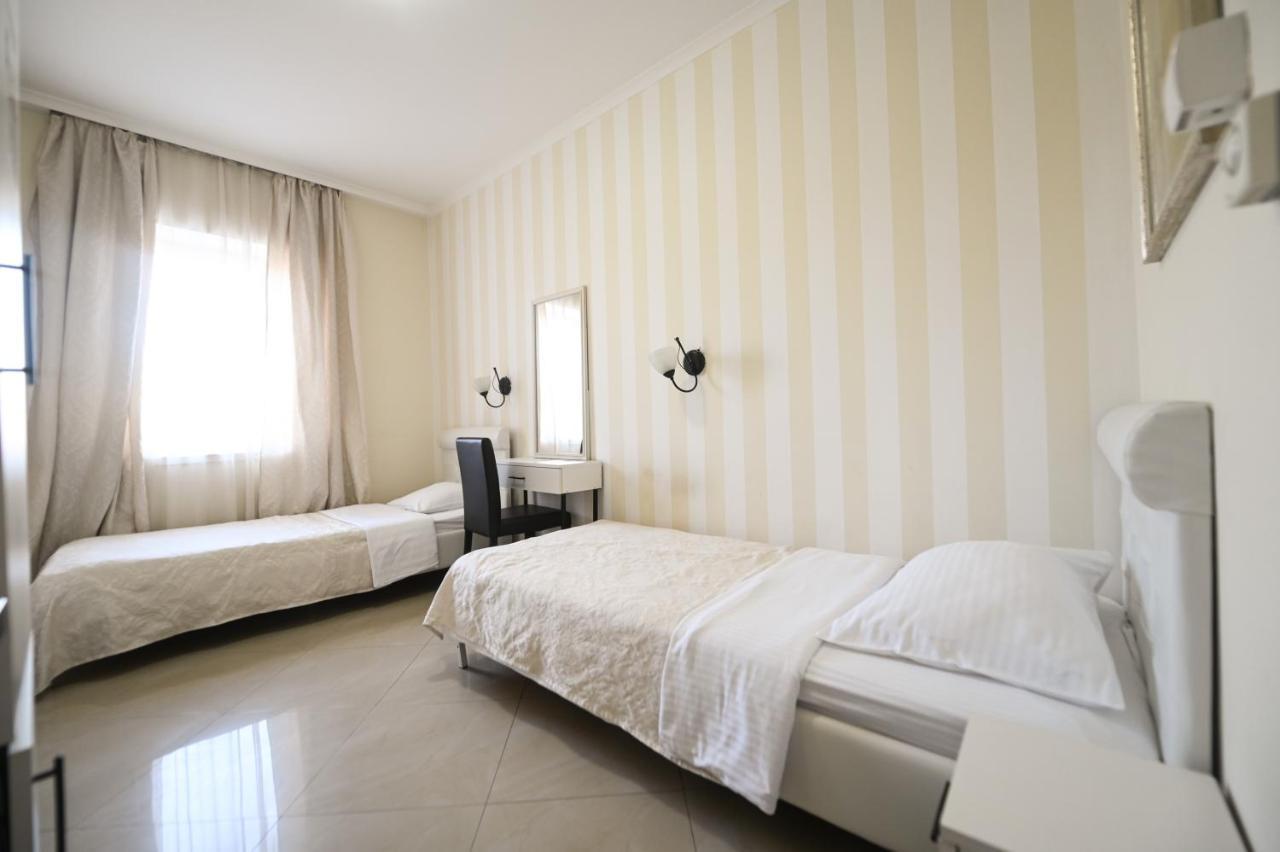 Garni Hotel Dash ノヴィ・サド エクステリア 写真