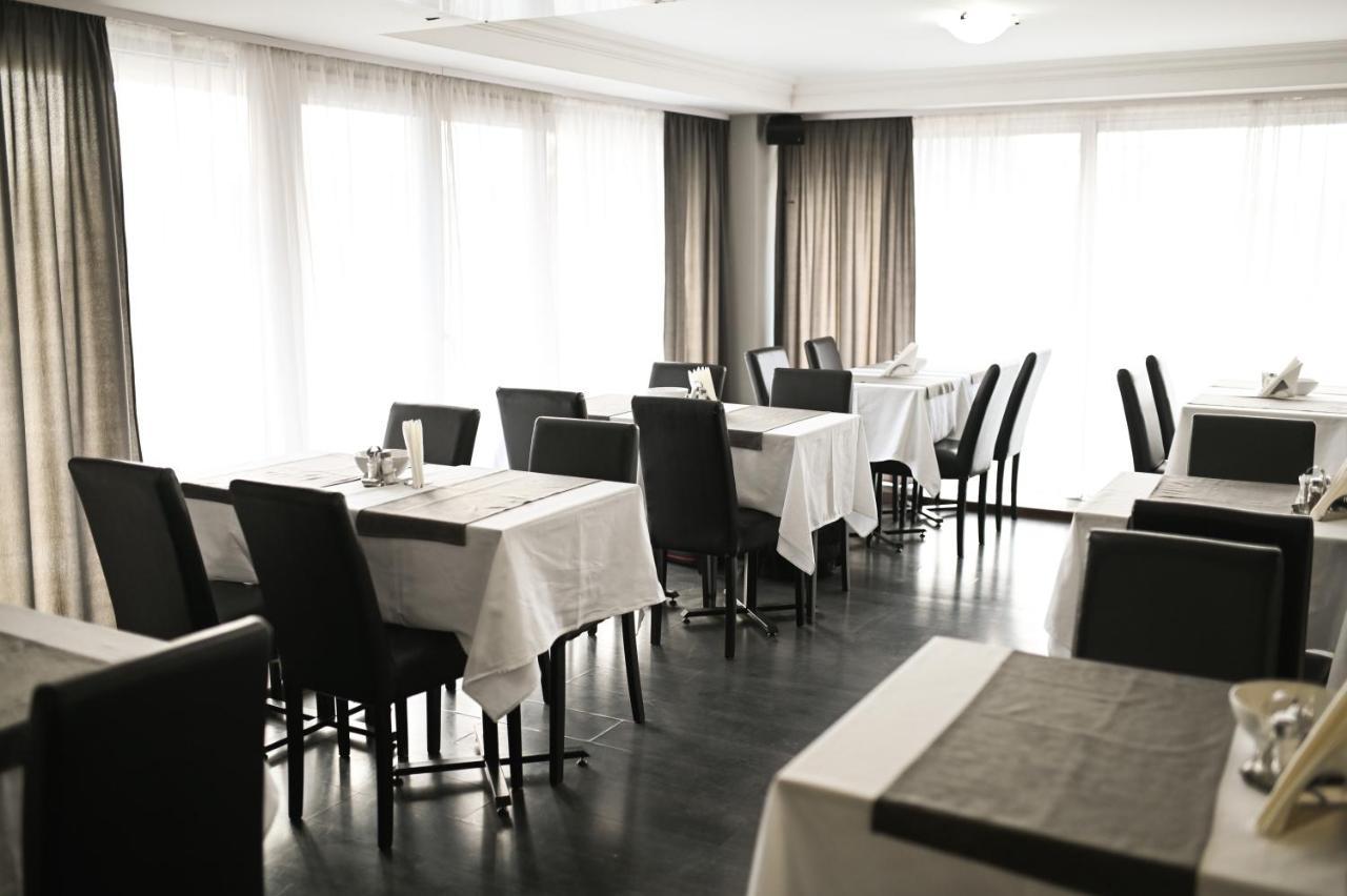 Garni Hotel Dash ノヴィ・サド エクステリア 写真