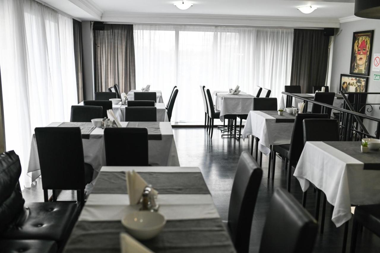 Garni Hotel Dash ノヴィ・サド エクステリア 写真