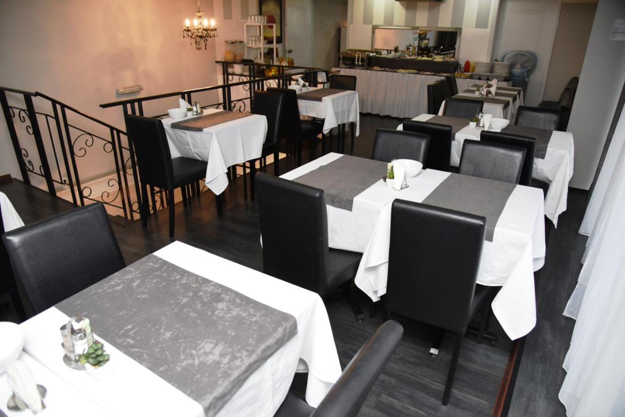 Garni Hotel Dash ノヴィ・サド エクステリア 写真