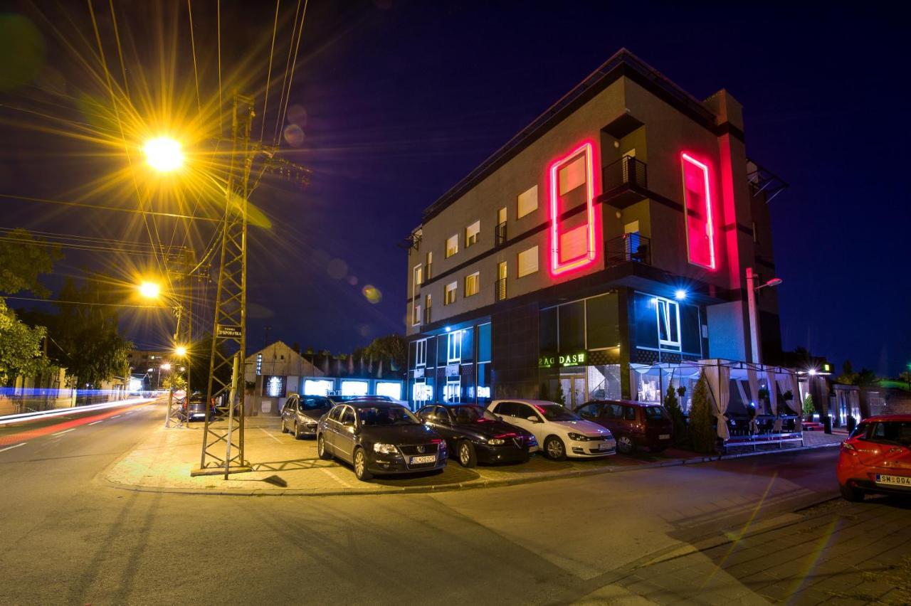 Garni Hotel Dash ノヴィ・サド エクステリア 写真